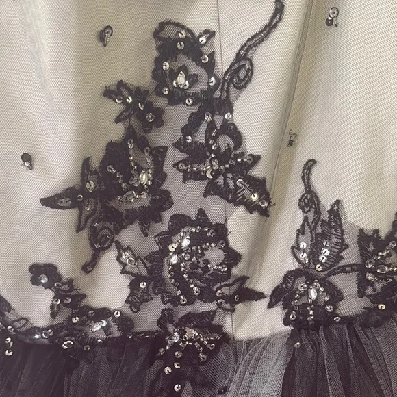Mori Lee Black and White prom quinceañera Dress sz 9/10 tool lace sequins beauty - Picture 6 of 17